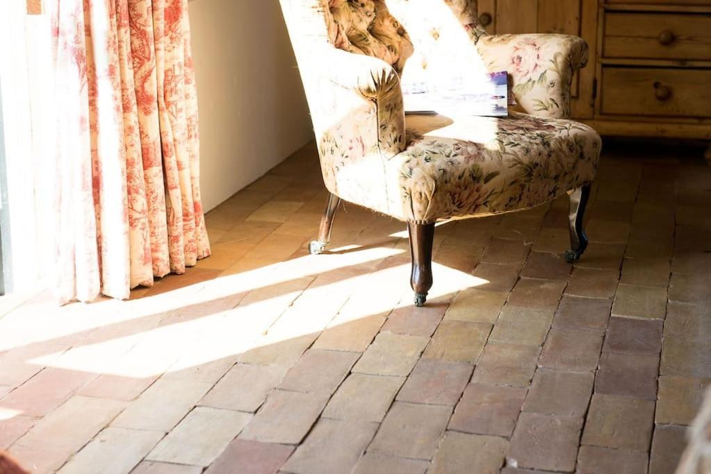 Bromans Barn A Beautiful Cottage By The Sea And Cudmore Nature Reserve West Mersea Eksteriør billede