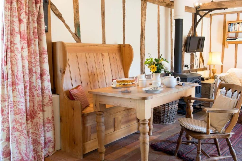 Bromans Barn A Beautiful Cottage By The Sea And Cudmore Nature Reserve West Mersea Eksteriør billede